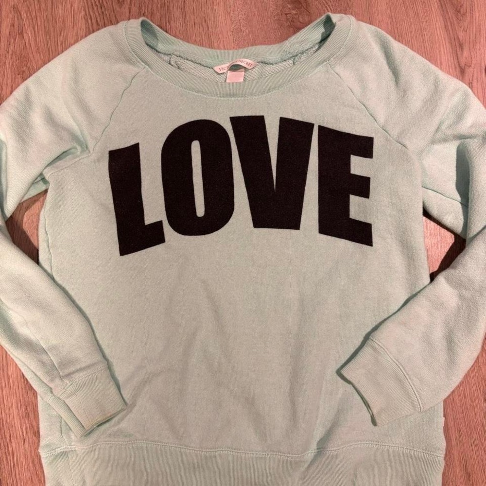 vintage VS crew neck